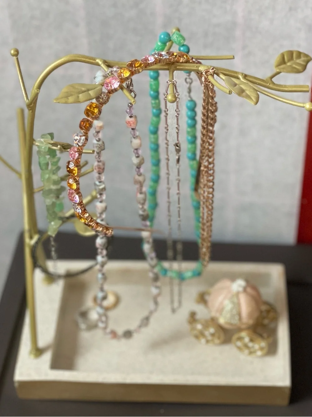 Metal Gold Leaf Designed Jewelry Tree with Rectangular Stone Designed Tray